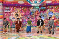 （左から）FUJIWARA藤本、千原ジュニア、伊原六花、山下健二郎、蛍原徹。(c)テレビ朝日