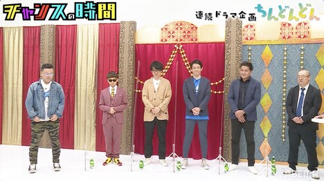 「ちんどんどん」に参加する芸人たち。