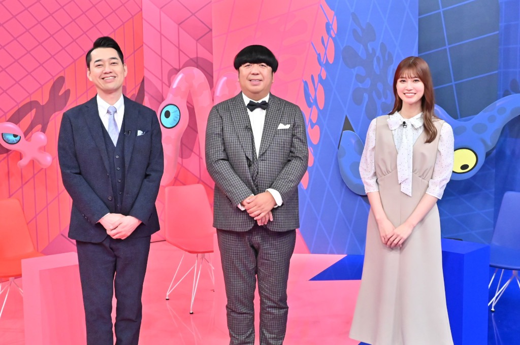 バナナマンと生見愛瑠。(c)TBS