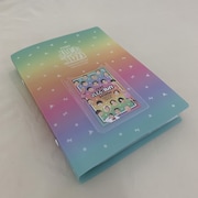 「よしもとコレカ展」で販売される「よしもとコレカ オリジナルバインダー」。