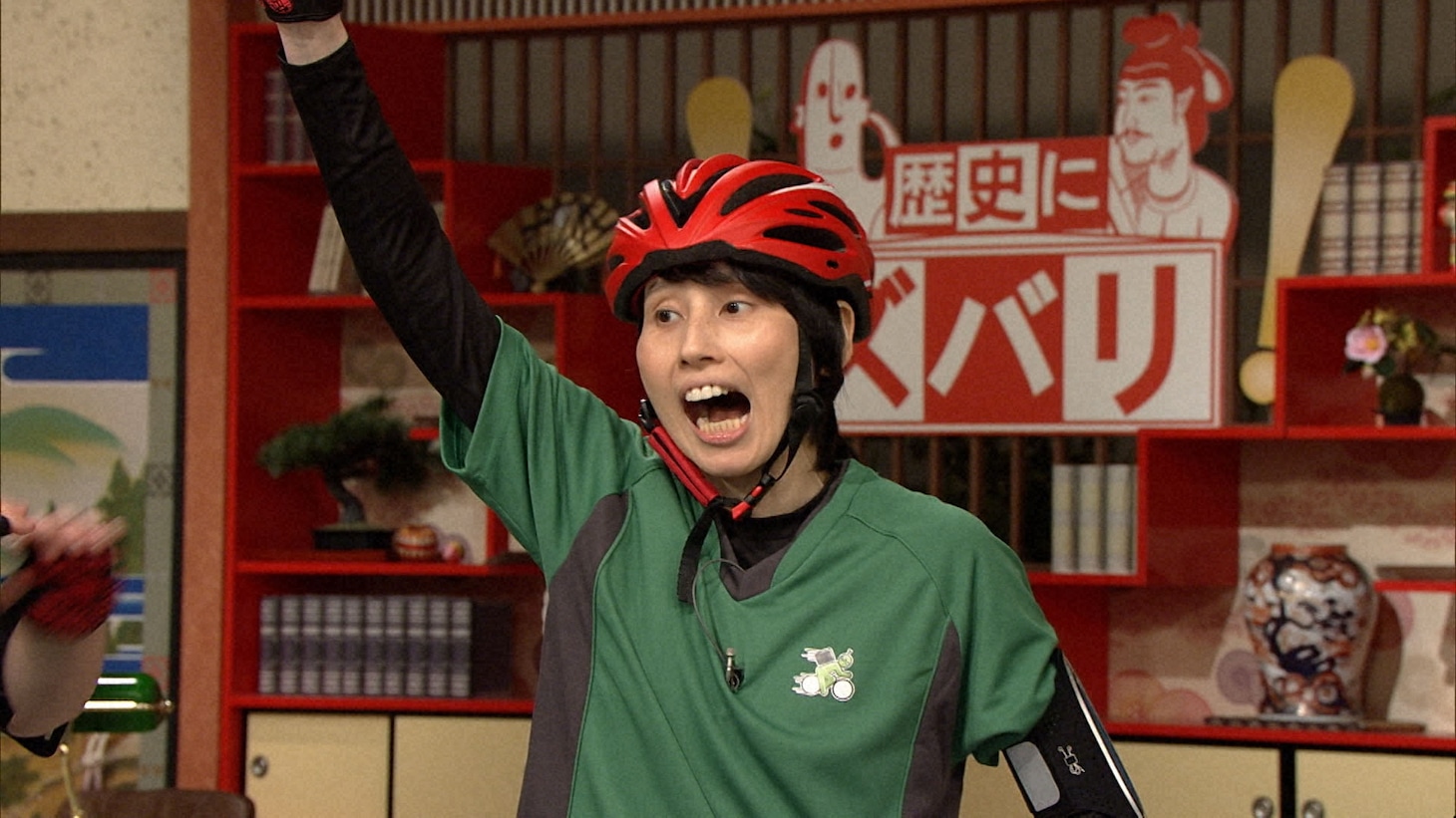 歴史デリバリー社新人役のハリセンボンはるか。