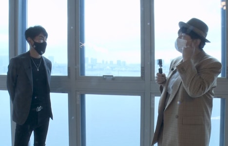 森三中・大島(右)がタワーマンションの最上階に住む人を調査するワンシーン。(c)中京テレビ