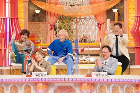 （前列左から）評論家の中野信子、梶本修身、（後列左から）EXIT、ブラックマヨネーズ小杉。(c)フジテレビ