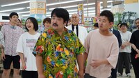 空気階段・鈴木もぐら（左）と四千頭身・後藤（右）の「ヤング」。(c)日本テレビ