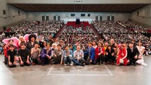 「行くぜ武道館！トンツカタン森本のブチ切れデトックス3 in 中野サンプラザ」終演後の集合写真。