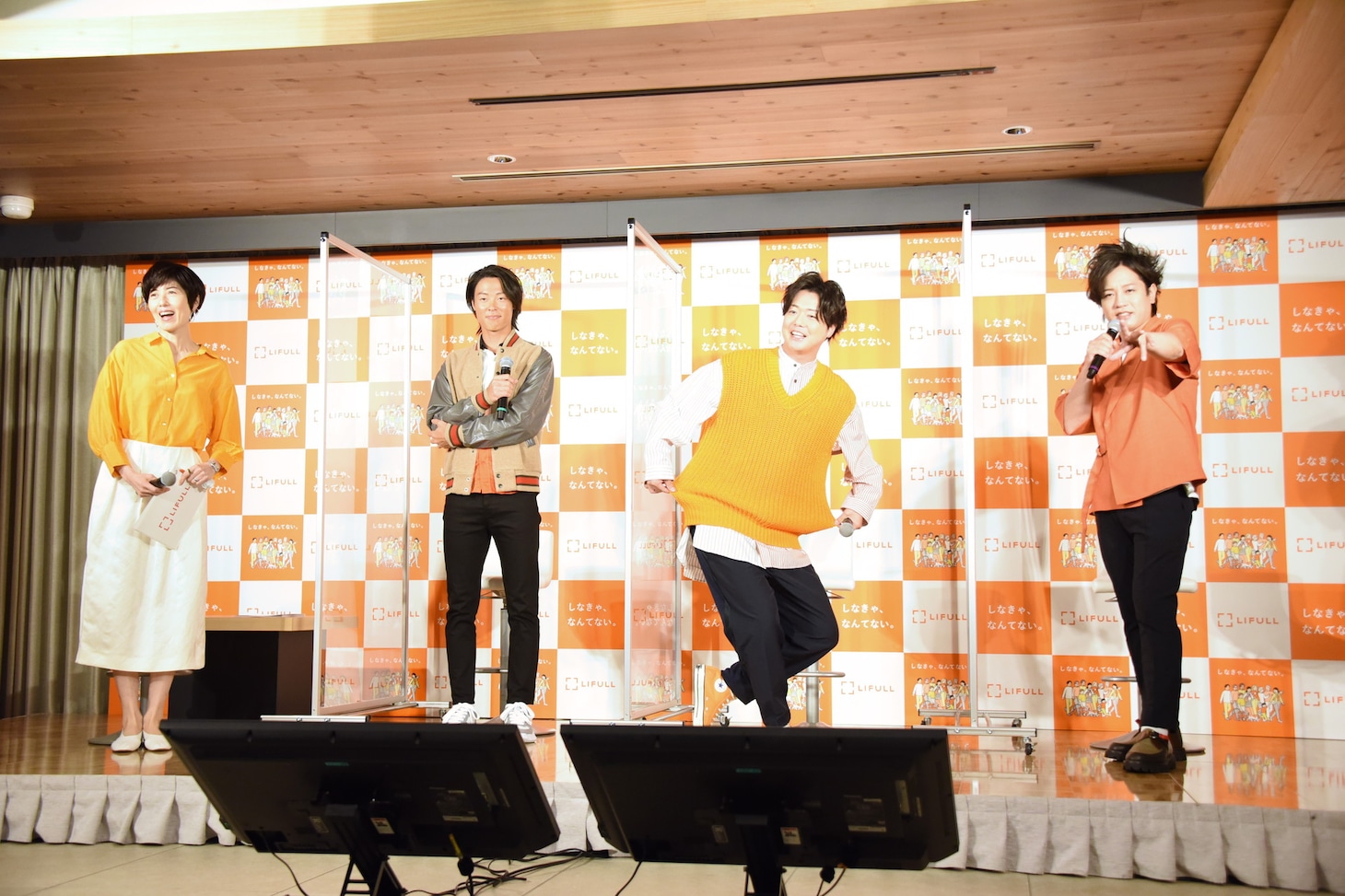 左から小島慶子、小林陵侑選手、ぺこぱ。