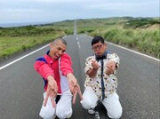 ロイ（左）とWエンジン・チャンカワイ。(c)RSK