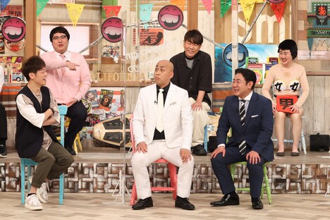 （前列左から）陣内智則、錦鯉、（後列左から）マヂカルラブリー村上、FUJIWARA藤本、あぁ～しらき。(c)フジテレビ