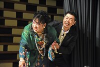 次男に支えられながら登場したすず子ママ。