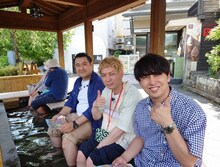 ニューヨークと小手伸也（左）。(c)テレビ東京