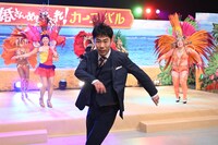 藤井隆（中央）(c)ABCテレビ