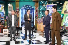 左から千鳥、かまいたち。(c)日本テレビ