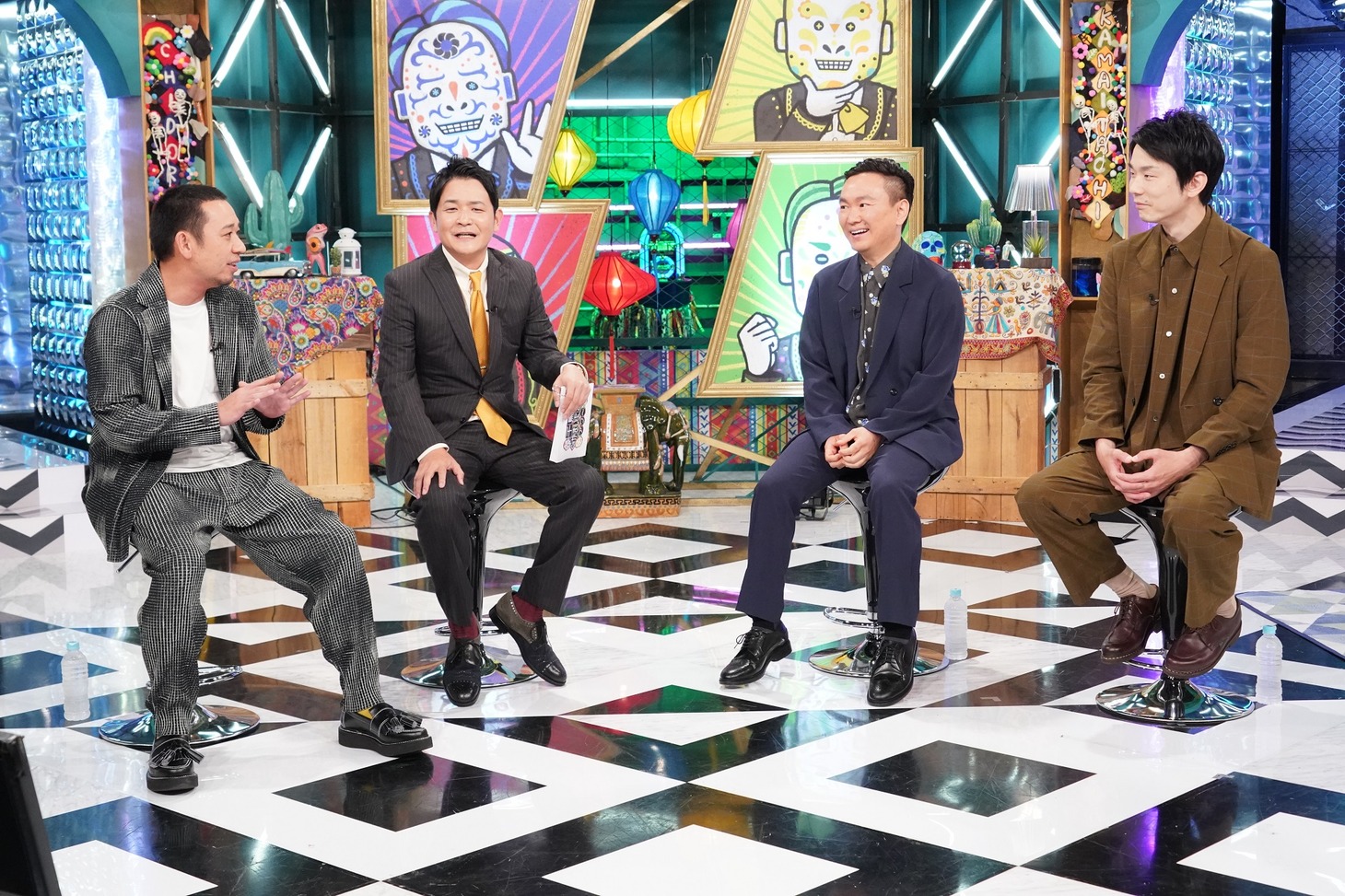 左から千鳥、かまいたち。(c)日本テレビ