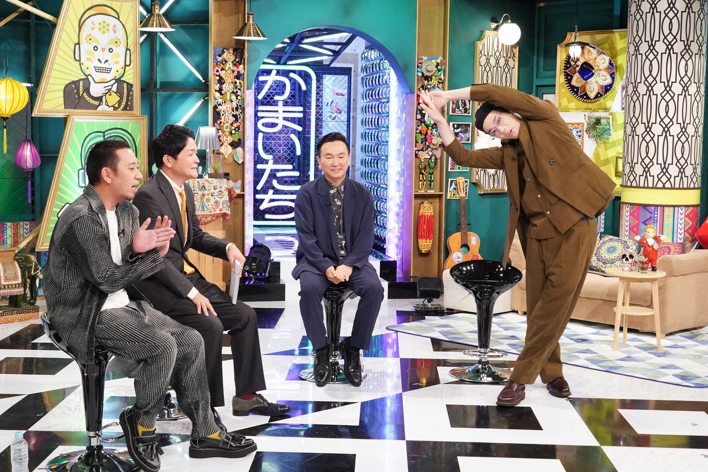 左から千鳥、かまいたち。(c)日本テレビ