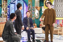 左から千鳥、かまいたち。(c)日本テレビ