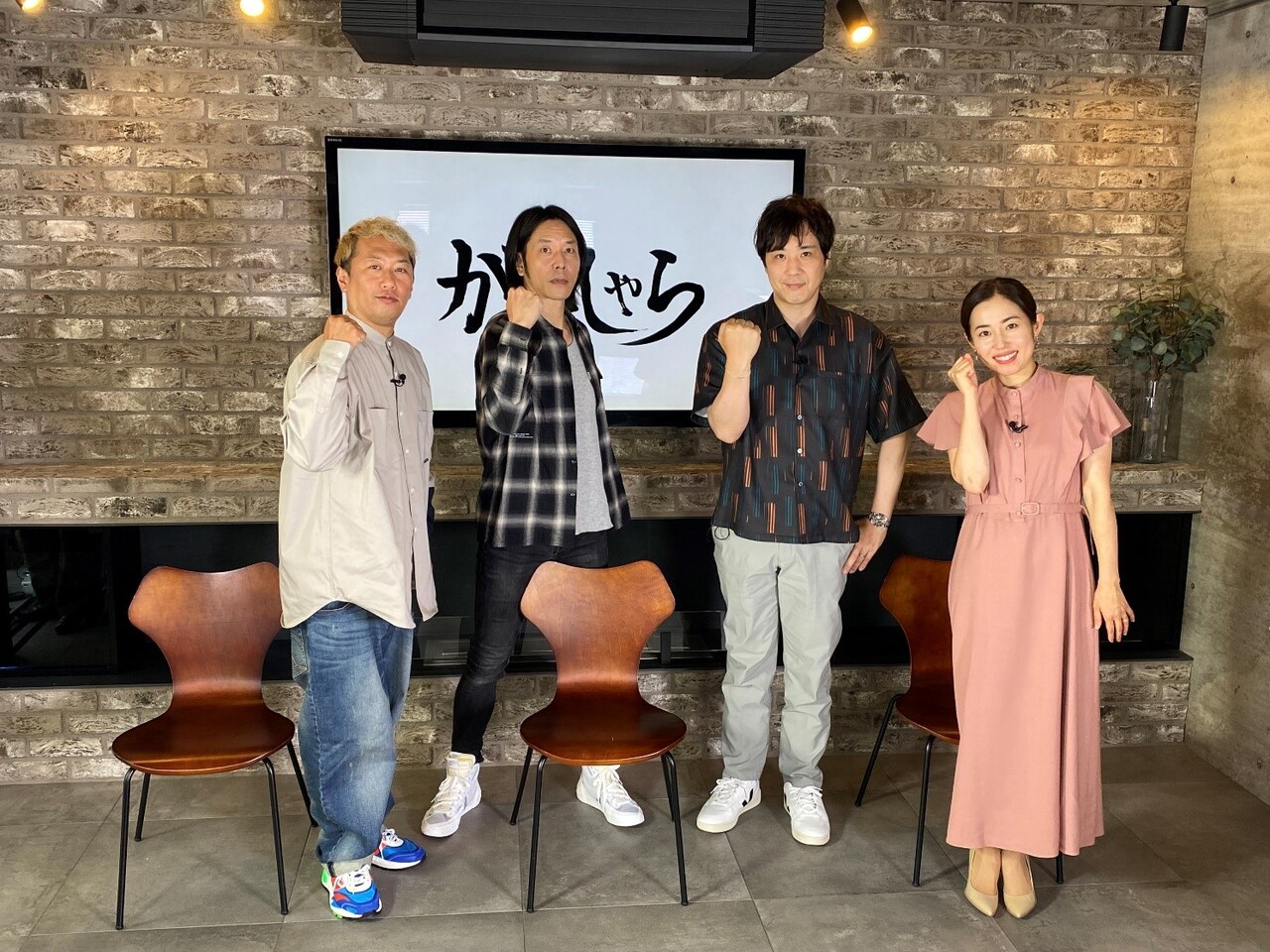 左からライセンス井本、中尾諭介、ライセンス藤原、塩尻奈都子。(c)BS松竹東急