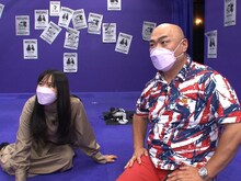 「VRガーデン大阪 powered by TYFFONIUM」のアトラクションを体験する（左から）河邑ミク、安田大サーカス・クロちゃん。