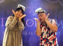 「VRガーデン大阪 powered by TYFFONIUM」のアトラクションを体験した（左から）河邑ミク、安田大サーカス・クロちゃん。