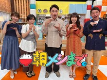 「朝メシまで。」に出演する（左から）佐藤ちひろアナ、ラランド・サーヤ、アンジャッシュ児嶋、高山一実、サバンナ高橋。(c)テレビ朝日