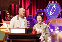 あばれる君（左）と妻・由夏さん（右）。