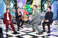 左から千鳥、かまいたち。(c)日本テレビ