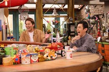 左から狩野英孝、ナインティナイン岡村。(c)関西テレビ