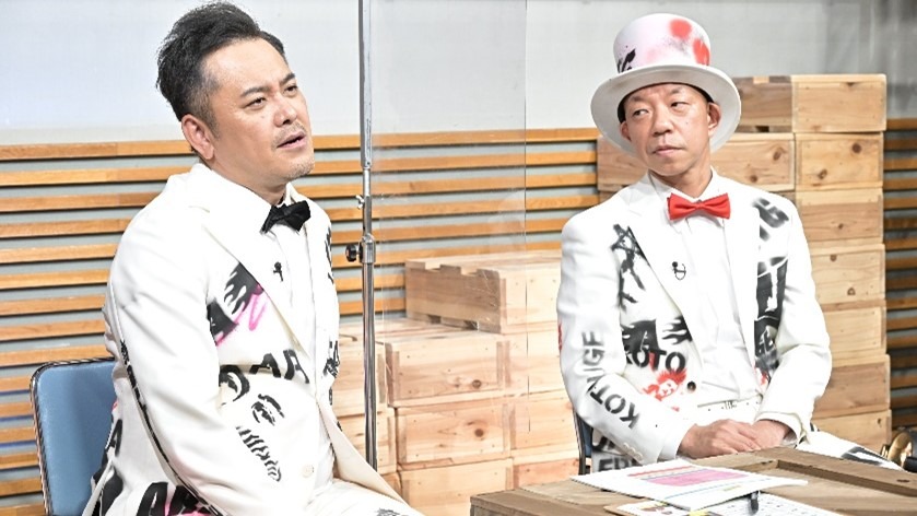 （左から）くりぃむしちゅー有田、バイきんぐ小峠。(c)TBS