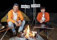 （左から）バイきんぐ西村、河合郁人。(c)テレビ新広島