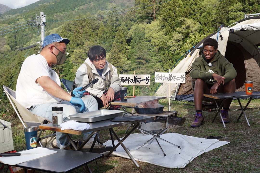 （左から）バイきんぐ西村、よゐこ濱口、馬瓜エブリン。 (c)テレビ新広島