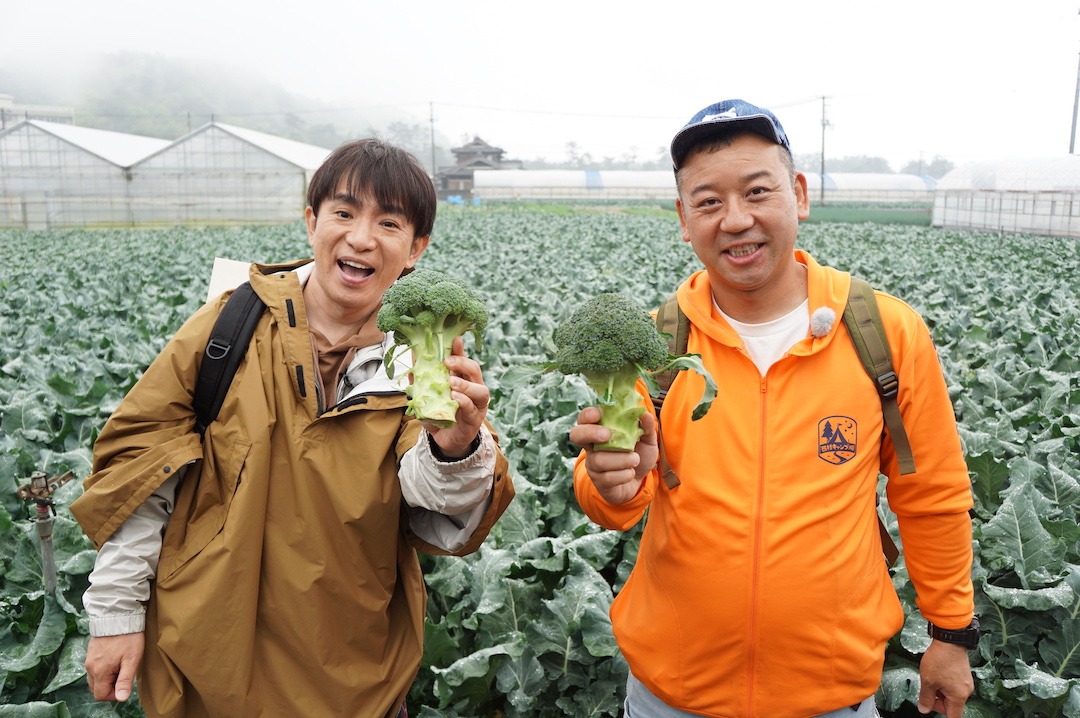 「西村キャンプ場～瀬戸内ぐるっとアポなしキャンプ旅～」に出演する（左から）よゐこ濱口、バイきんぐ西村。 (c)テレビ新広島