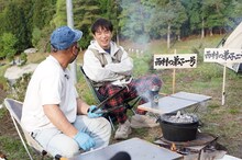 （左から）バイきんぐ西村、よゐこ濱口。(c)テレビ新広島