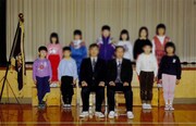 7歳のオズワルド畠中（前列左端）。