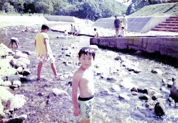 小学校1年～2年生くらいの頃のオズワルド畠中。