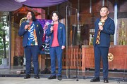 左から盛山晋太郎、リリー、三宅健太。