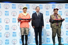 サポート大使としての遠慮が会長との距離感に表れてしまうミキ昴生（右）。