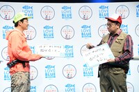 大喜利をやめて正解を出すミキ昴生（右）。