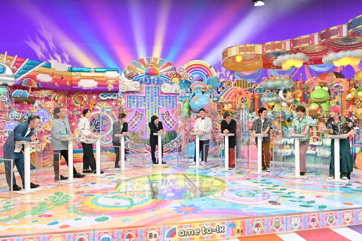 「アメトーーク！」で展開される「立ちトーーク」の様子。(c)テレビ朝日