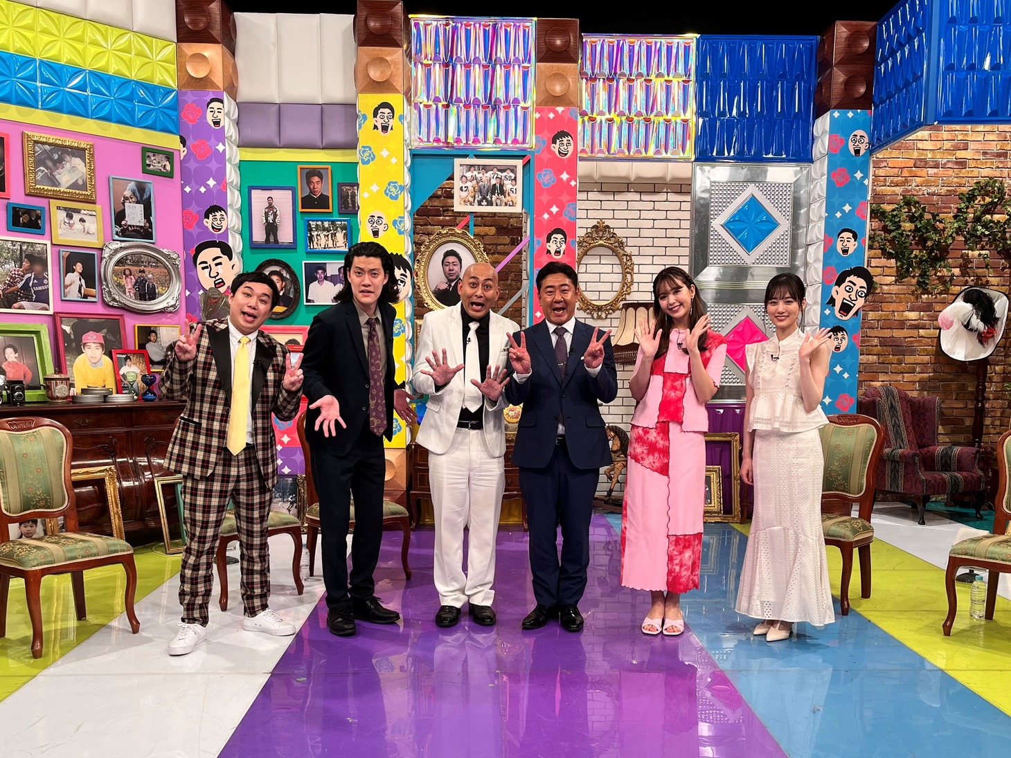 「霜降り＆錦鯉の親孝行イズビューティフル」に出演する（左から）霜降り明星、錦鯉、藤田ニコル、山下美月。(c)テレビ朝日