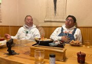 出川哲朗とミキ昴生（右）。