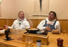 出川哲朗とミキ昴生（右）。
