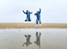 ミキ亜生（左）と出川哲朗。