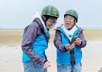 ミキ亜生（左）と出川哲朗。