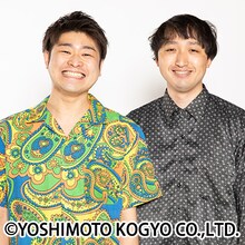 プール。左が高橋おとうと、右が小海正紀