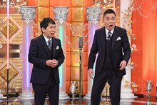 「アンタウォッチマン！ 爆笑問題SP」で漫才を披露する爆笑問題。(c)テレビ朝日