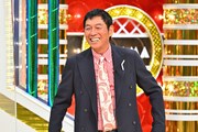 誕生日を迎える番組MCの明石家さんま。