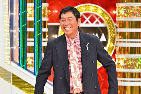 誕生日を迎える番組MCの明石家さんま。