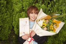 「彼女、お借りします」のクランクアップを迎えた大西流星。(c)ABCテレビ