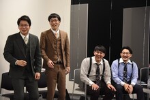 左から男性ブランコ、オズワルド。