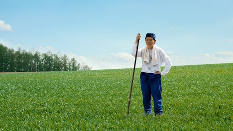 千鳥ノブ扮する地元の農夫。