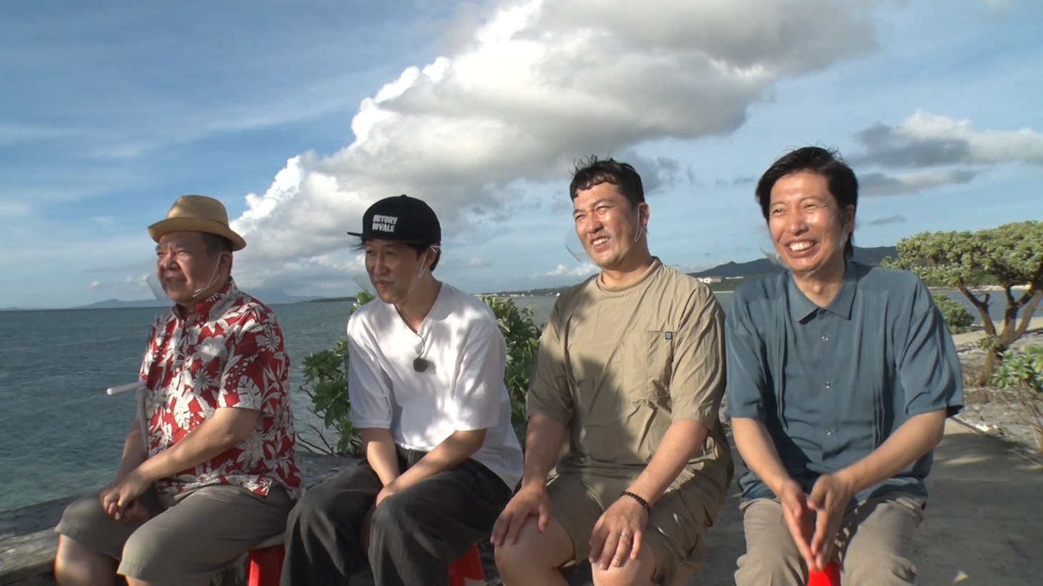 左から、今別府直之、小籔千豊、藤崎マーケット。